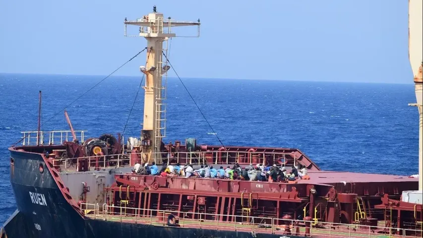 Indian Navy : సముద్ర జలాల్లో 110 మందిని రక్షించాం : భారత నావీ