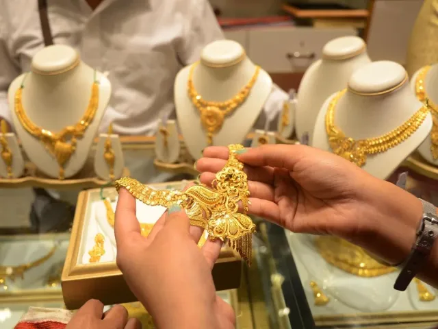 Gold Price: ఎంతో కొంత పెరగడమే.. తగ్గనంటున్న బంగారం.. ఈరోజు ఎంతుందంటే.. 