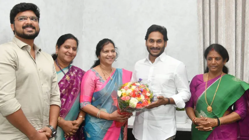 YCP: పిఠాపురంలో పవన్ కు షాక్.. వైసీపీలో చేరిన మాజీ ఇంఛార్జి శేషుకుమారి