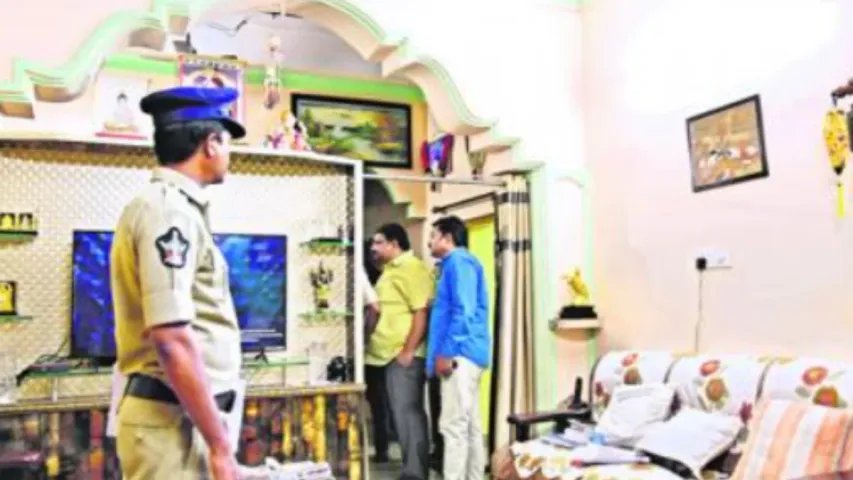 YCP Mla: వైసీపీ మాజీ ఎమ్మెల్యే ఇంట్లో చోరీ!
