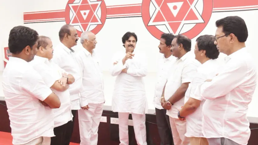 Pawan Kalyan : మరో 9 మంది అభ్యర్థులకు పచ్చ జెండా ఊపిన పవన్!