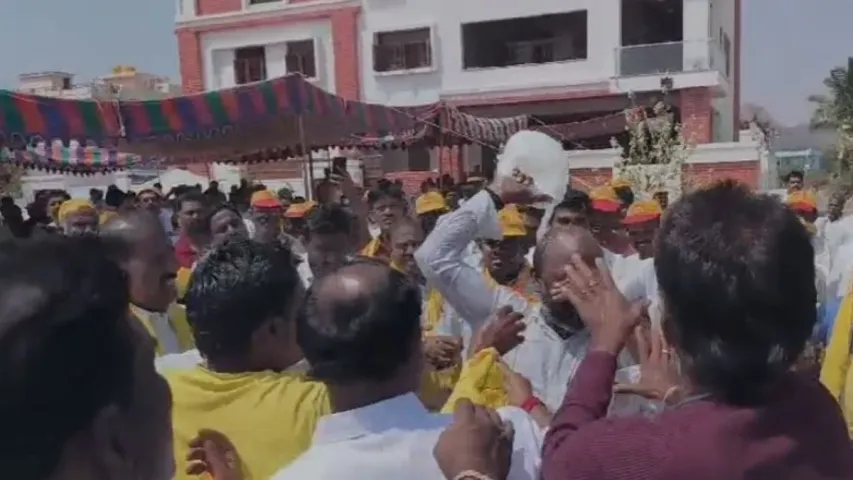 TDP: మడకశిరలో ఉద్రికత్త.. కార్యకర్త  ఆత్మహత్యాయత్నం..!