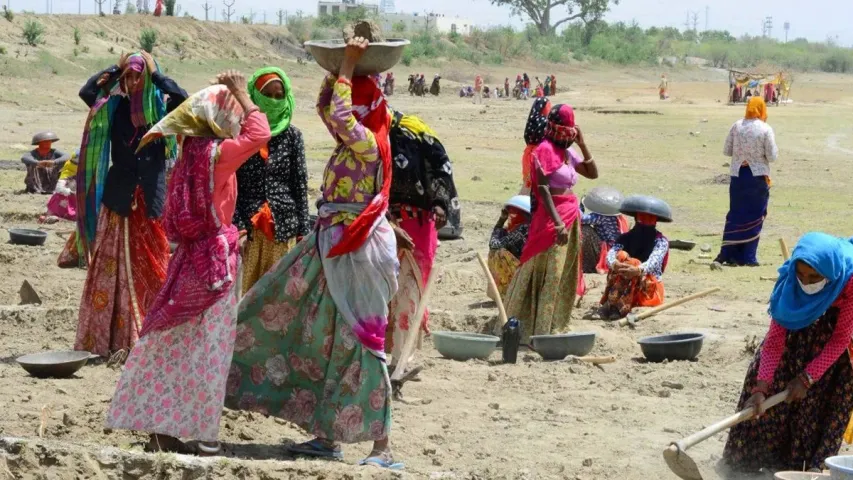 MGNREGA Wages: కేంద్రం గుడ్‌ న్యూస్‌.. ఉపాధి హామీ కూలీల వేతనాలు భారీగా పెంపు