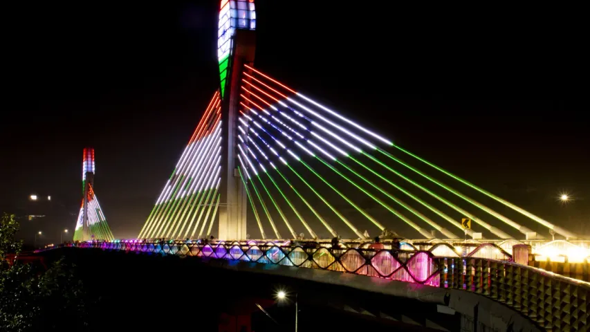 Hyderabad : కేబుల్ బ్రిడ్జిపై సెల్ఫీలు తీసుకుంటే భారీ జరిమానా..