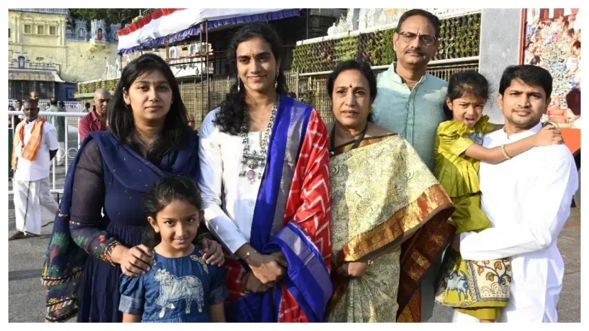 Tirumala : తిరుమల శ్రీవారిని దర్శించుకున్న భారత బ్యాడ్మింటన్ క్రీడాకారిణి పీవీ సింధు!