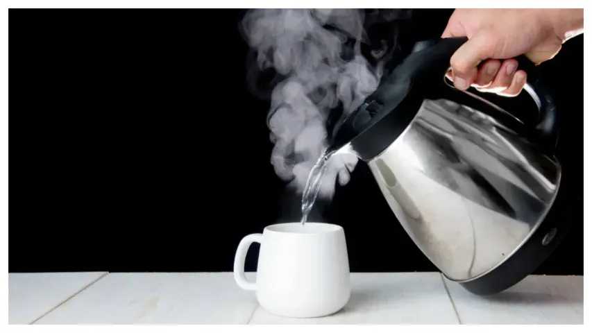 Hot Water: వేసవిలో గోరువెచ్చని నీరు తాగడం మంచిదా? కాదా?