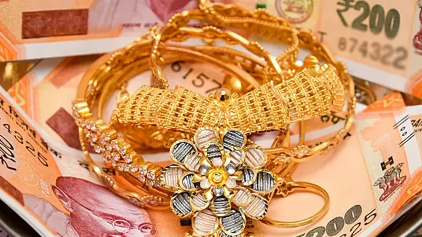Gold Rates : బంగారం ప్రియులకు తీపి కబురు..తగ్గిన పసిడి, వెండి ధరలు