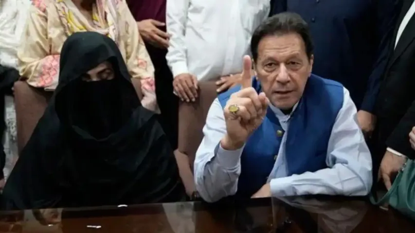 Imran Khan : నా భార్య ఆహారంలో టాయిలెట్‌ క్లీనర్‌ కలుపుతున్నారు : ఇమ్రాన్ ఖాన్