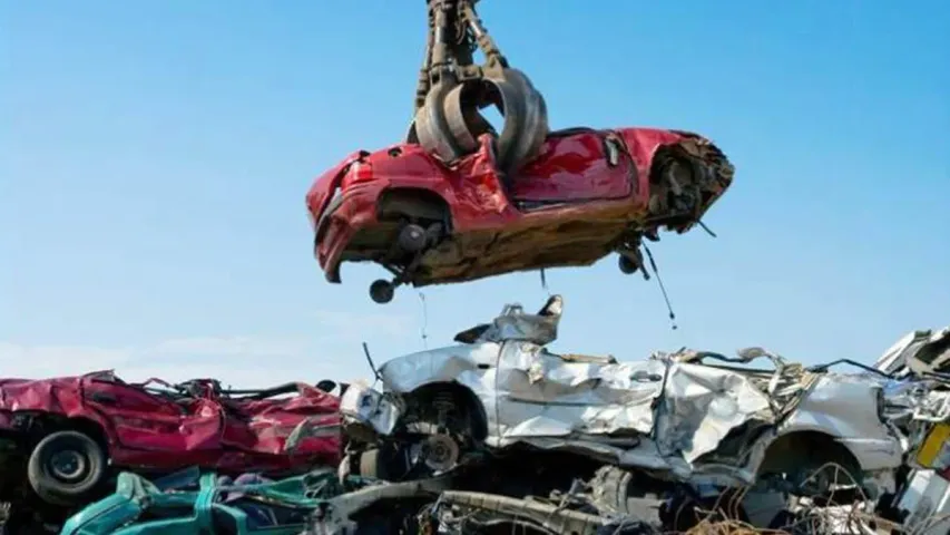 Scrap Vehicles: పనికిరాని పాతకారు ఇచ్చేయండి.. 50 వేలు పట్టేయండి!!