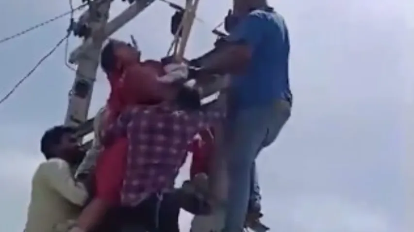 Viral Video: ప్రియుడి కోసం ముగ్గురు పిల్లల తల్లి ఏం చేసిందో చూడండి