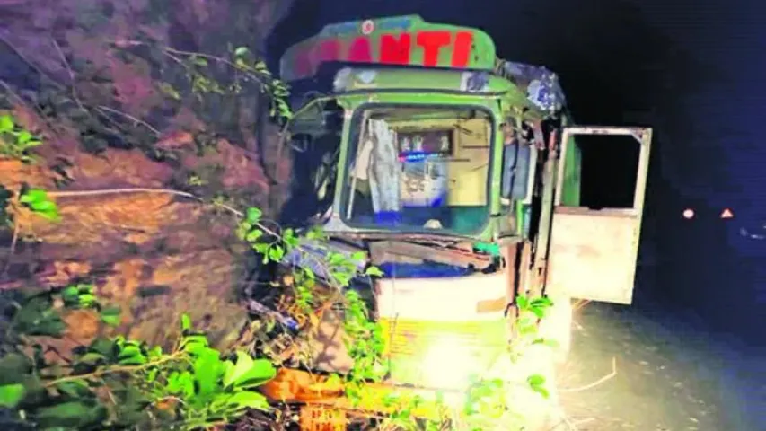 Accident: నల్లమల్ల ఘాట్‌లో ఘోర ప్రమాదం.. డ్రైవర్‌ మృతి