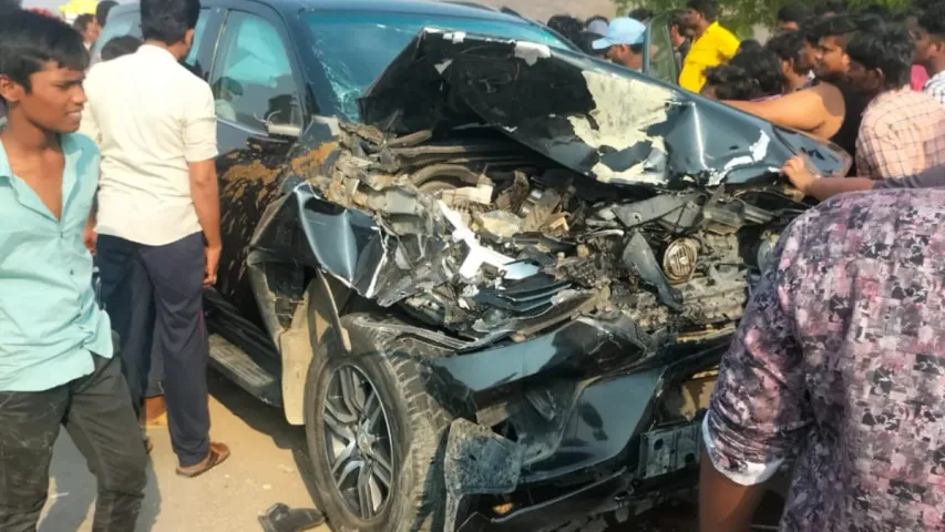 Car Accident: టీడీపీ అభ్యర్థికి తప్పిన ప్రమాదం..!