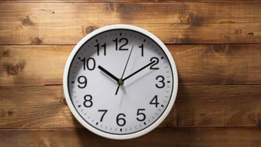 Vastu Tips : ఇంట్లో గడియారాన్ని ఏ దిశలో ఎలా, ఎక్కడ పెట్టాలో తెలుసా!