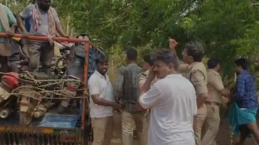 Crime News: ఏలూరు జిల్లా అల్లంచర్లలో ఉద్రిక్తత.. పోలీసులపై దాడి..!