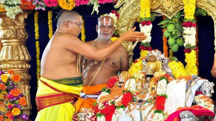 దేశవ్యాప్తంగా శ్రీరామనవమి వేడుకలు..ఆ ఊర్లో మాత్రం దసరా రోజున శ్రీరామనవమి..!