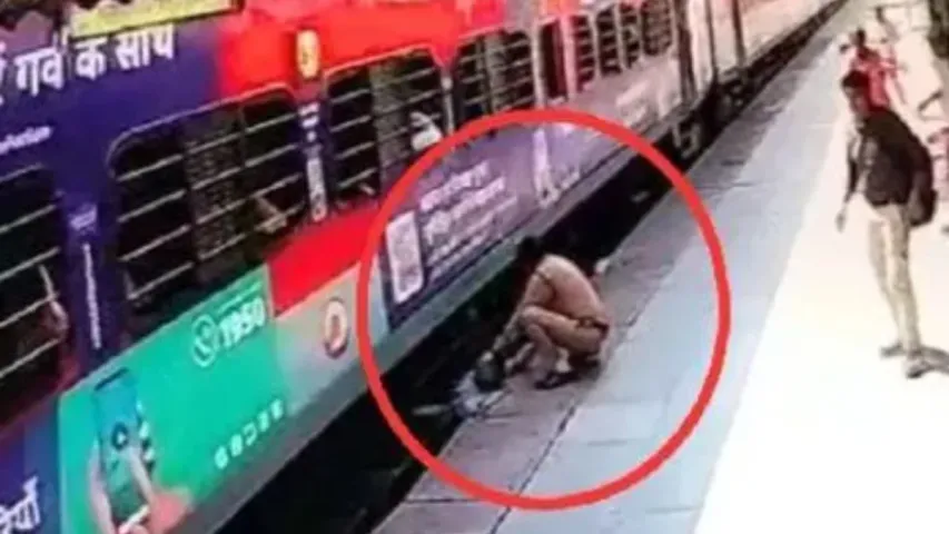 UP: రైలు పట్టాల మధ్య ఇరుక్కున్న ప్రయాణీకుడు ..ప్రాణాలకు తెగించి కాపాడిన లేడీ కానిస్టేబుల్‌!