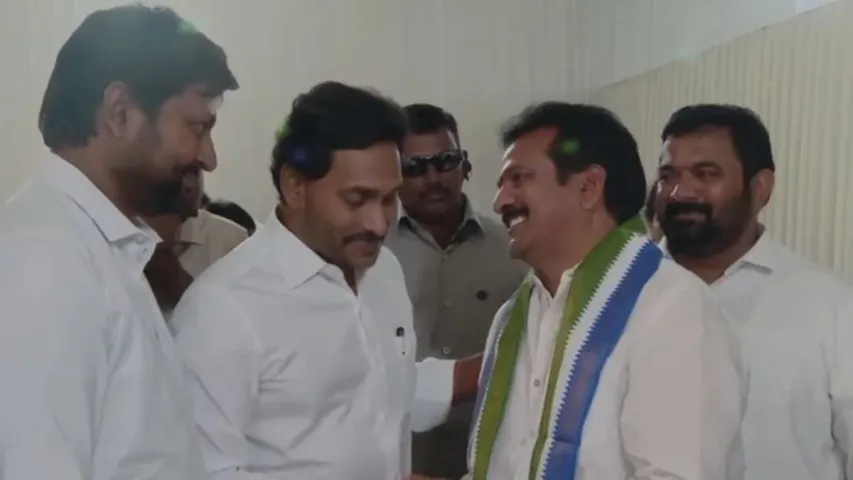 AP: టీడీపీకి షాక్.. వైసీపీలో చేరిన కీలక నేతలు