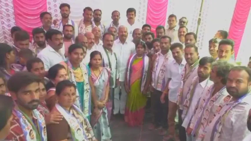 Chittoor: టీడీపీకి బిగ్ షాక్.. వైసీపీలో చేరిన 150 కుటుంబాలు..!