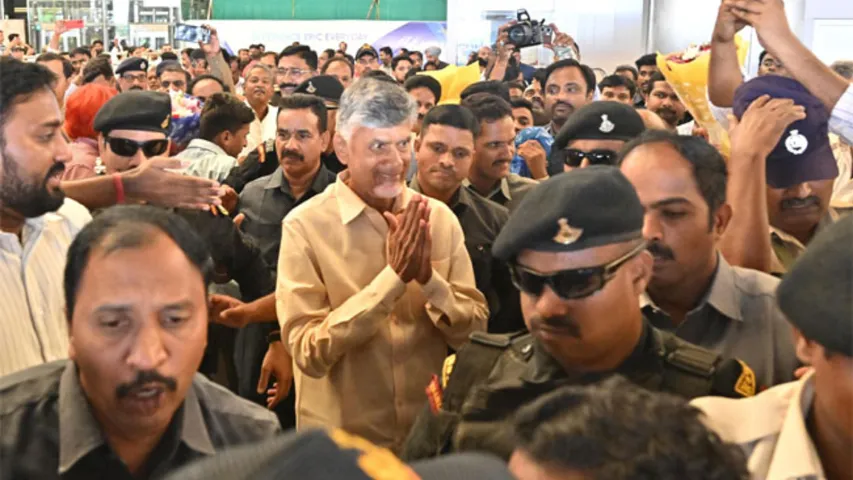 Chandrababu: స్వదేశానికి చంద్రబాబు.. టీడీపీ నేతల ఘనస్వాగతం