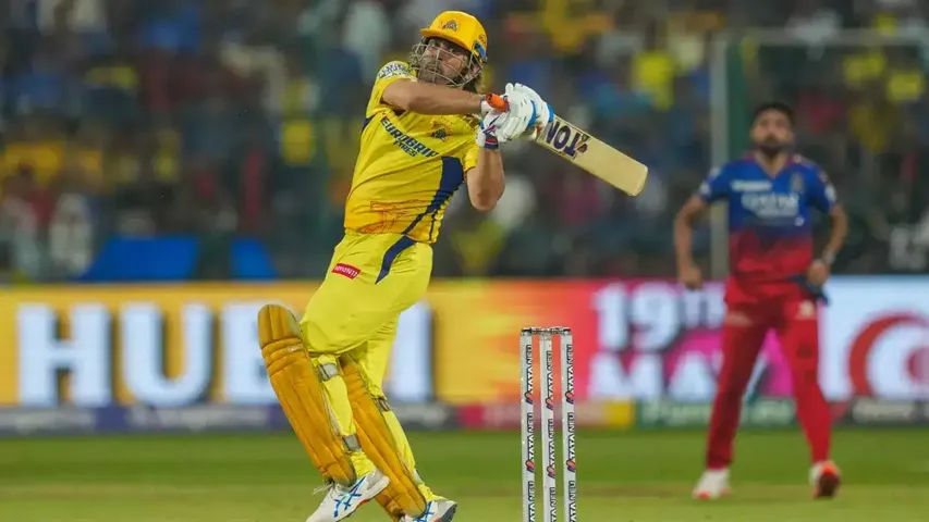 Dhoni Sixer: అయ్యయ్యో.. ధోనీ కొట్టిన ఆ సిక్స్ చెన్నై కొంప ముంచేసింది! 