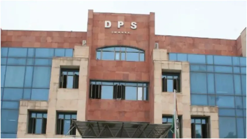 Delhi : నాలుగు కాదు యాభై స్కూల్స్‌కు బాంబు బెదిరింపులు..తనిఖీలు చేస్తున్న పోలీసులు