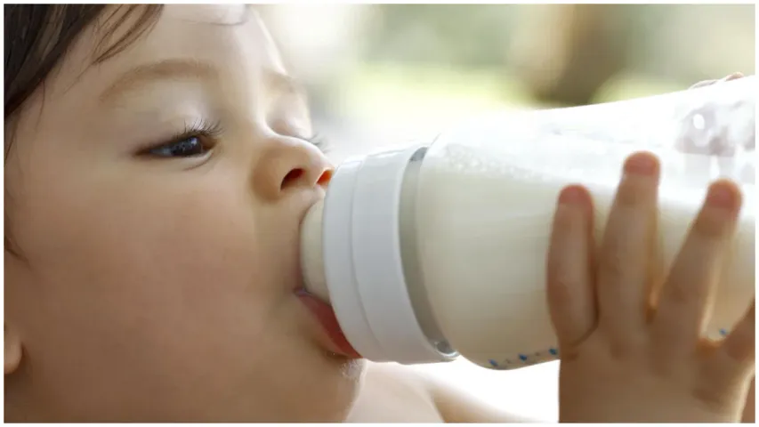 Cow Milk : పిల్లలకు ఆవు పాలు పట్టించడం మంచిదేనా..? నిపుణులు ఏం చెబుతున్నారు..?