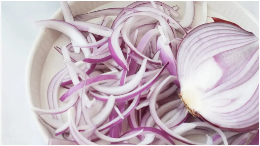 Onions: బిర్యానీలో ఉల్లిపాయలు తెగ తింటున్నారా..? అయితే ఆరోగ్యం జాగ్రత్త..!