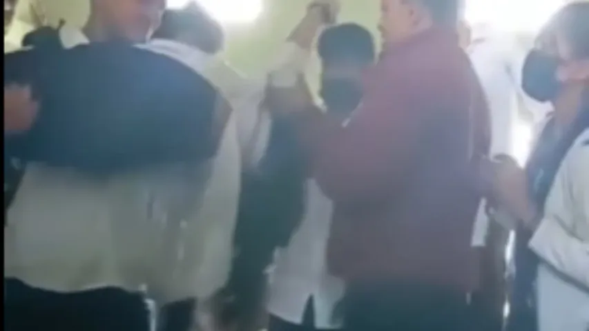 Viral Video : గాల్లో తేలుతున్న అమ్మాయి.. పూణెలో వీడియో వైరల్
