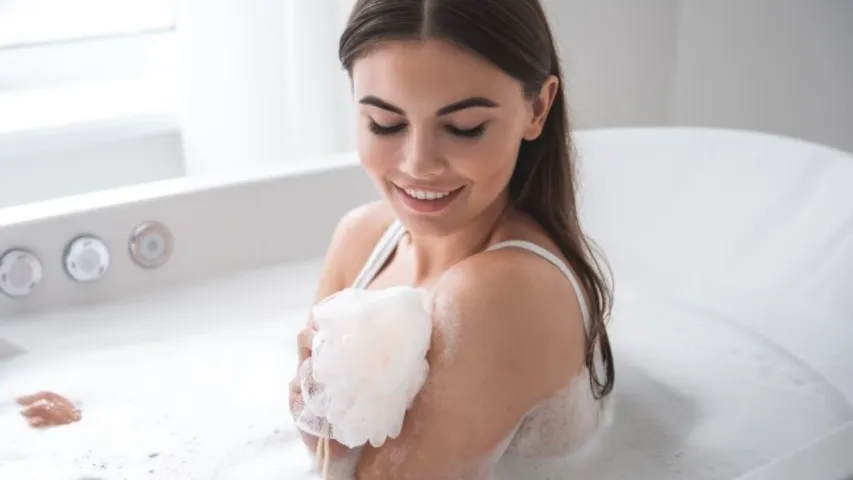 Bath Time: రోజుకు ఎన్నిసార్లు స్నానం చేయాలి? వేడి నీరు నిజంగా మంచిదేనా?