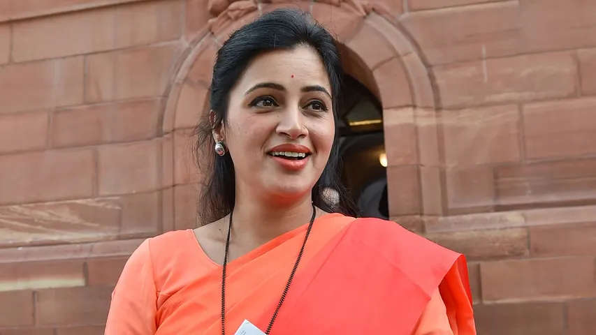 Navneet Kaur: బీజేపీ ఎంపీ  నవనీత్‌ కౌర్‌పై కేసు నమోదు..