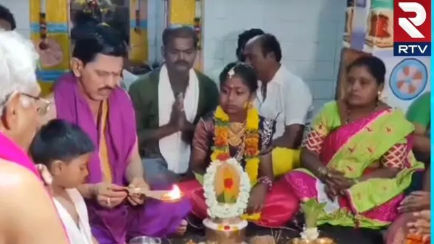 Ananthapuram: రాయదుర్గంలో వింత ఆచారం.. దేవుడికి బాలికతో నిశ్చితార్థం..!