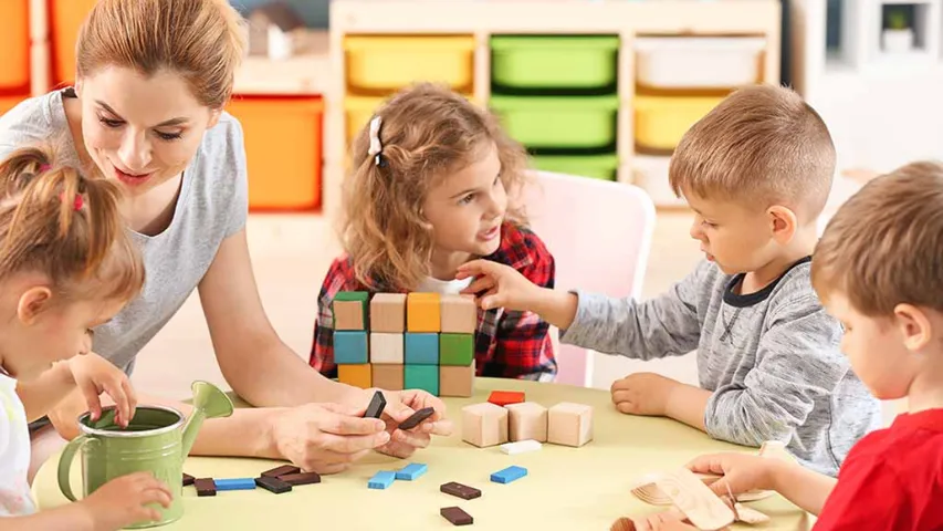 Play School : పిల్లలను ప్లే స్కూల్‌కి పంపడానికి సరైన వయస్సు ఎంత? ముందుగా పంపవచ్చా?