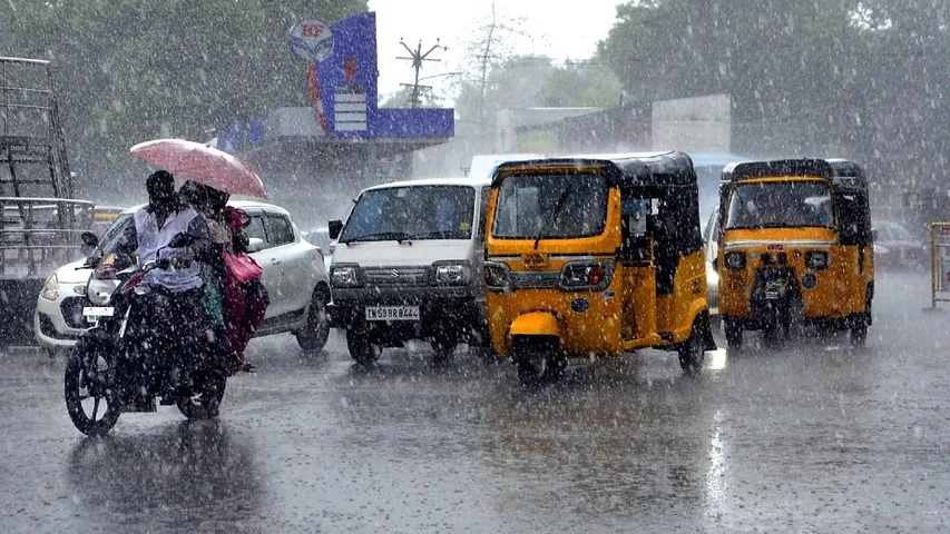Weather Alert: హైదరాబాద్‌లో భారీ వర్షం.. రోడ్లన్ని జలమయం