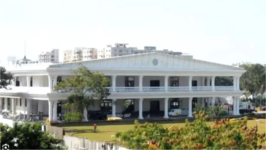 Telangana : ప్రజా భవన్ లో బాంబ్?.. హైదరాబాద్ లో హై అలర్ట్.!