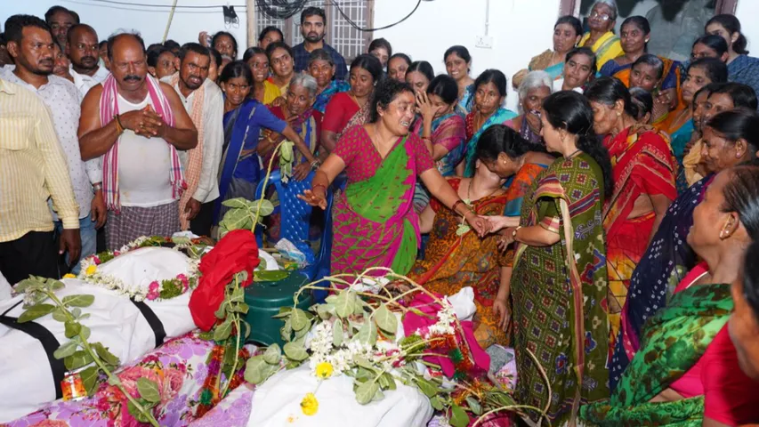 Accident : పెళ్లి చూడటానికి వచ్చి రోడ్డు ప్రమాదం.. అన్నదమ్ములు మృతి..!