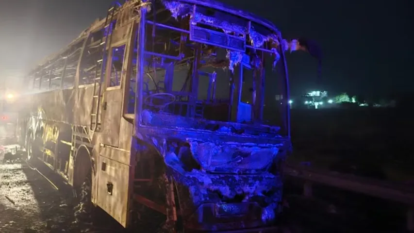 Fire Accident : కదులుతున్న బస్సులో మంటలు..8 మంది సజీవ దహనం..24 మందికి తీవ్ర గాయాలు!