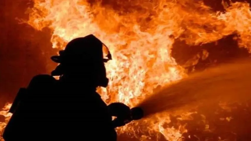Fire Accident : ఏపీలో భారీ అగ్ని ప్రమాదం.. ఆ ప్రాంతాలను చుట్టుముట్టిన రసాయన పొగ