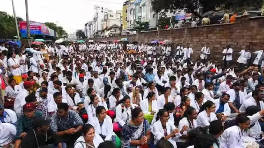 Telangana : తెలంగాణ జూనియర్ డాక్టర్స్ సమ్మె వాయిదా...సానుకూలంగా స్పందించిన అధికారులు!