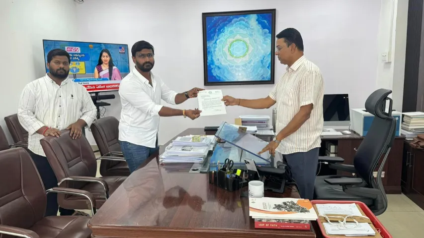 MLC Venkat : వేతనంతో కూడిన సెలువు ప్రకటించండి.. చీఫ్ ఎలక్షన్ కు విజ్ఞప్తి..!