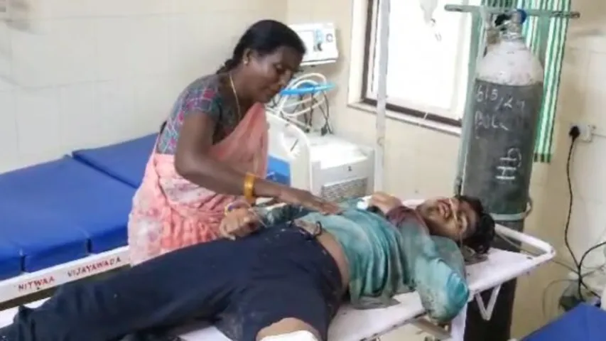 Accident: ఏలూరు జిల్లాలో రోడ్డు ప్రమాదం..!
