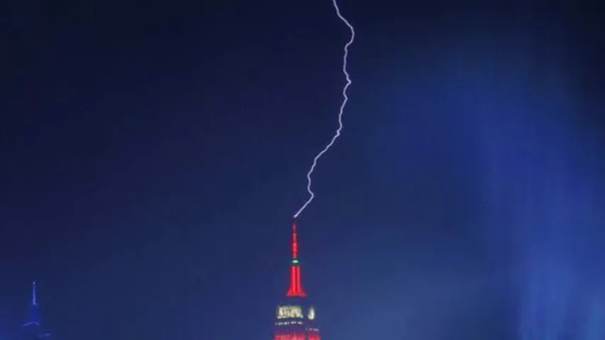 Empire State Buidling: వామ్మో ఆ బిల్డింగ్‌ ల మీద పిడుగులు ఎలా పడ్డాయో చూశారా!