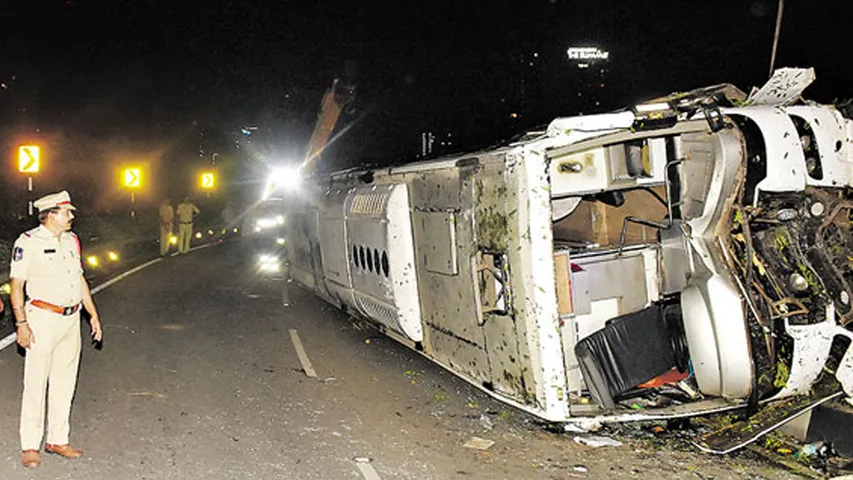 Bus Accident: ఔటర్ రింగ్ రోడ్డుపై ట్రావెల్స్ బస్సు బోల్తా.. ఇద్దరి మృతి 