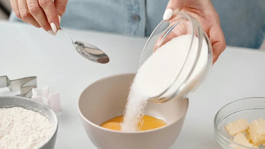 Sugar: చక్కెర ఆరోగ్యానికి సైలెంట్ కిల్లర్.. ఎంత తినాలో తెలుసుకోండి!