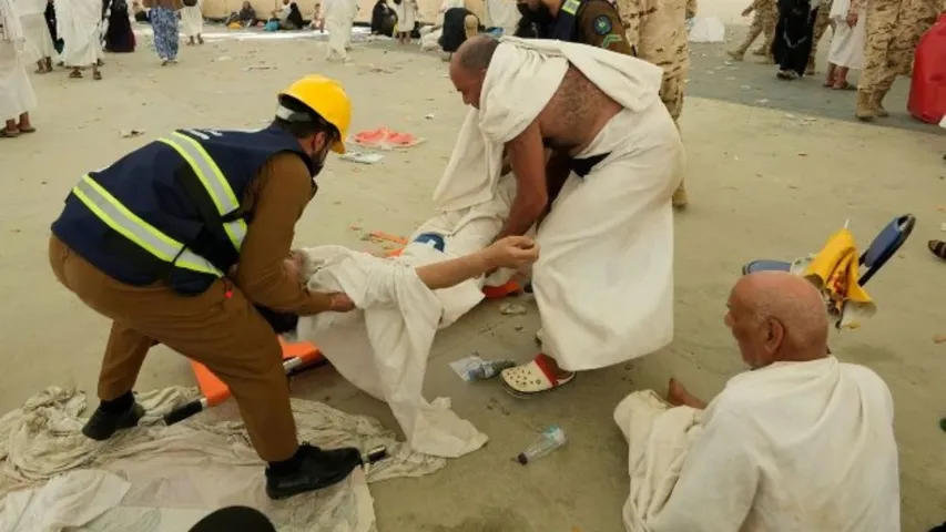 Hajj: సౌదీ అరేబియాలో అదరగొడుతున్న ఎండలు..14మంది హజ్ యాత్రికులు మృతి