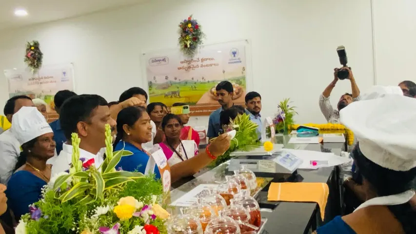 Telangana : మహిళా శక్తి క్యాంటీన్లకు శ్రీకారం
