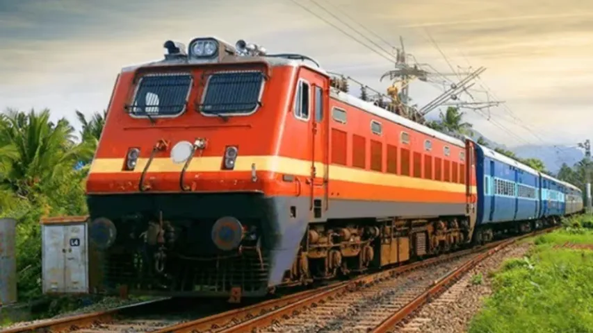 13 రాష్ట్రాల గుండా ప్రయాణిస్తున్న ఏకైక రైలు!