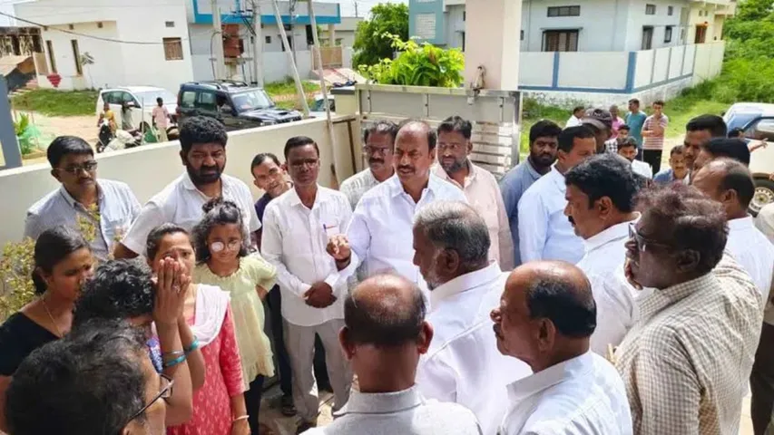 Telangana : భారీ దొంగతనం.. పెద్ద ఎత్తున బంగారం, నగదు చోరి
