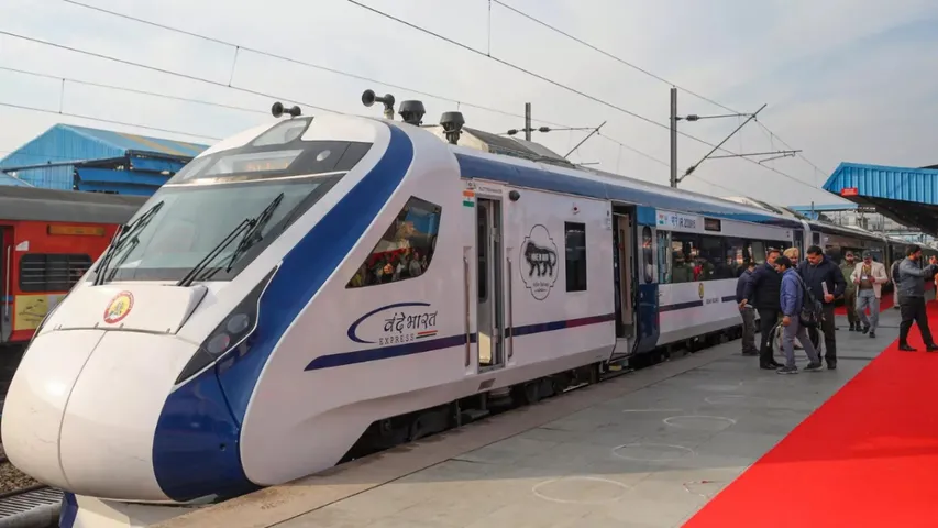 Vande Bharat Express : ప్రయాణికులకు అలెర్ట్.. వందేభారత్  ఎక్స్‌ప్రెస్ 4 గంటలు ఆలస్యం