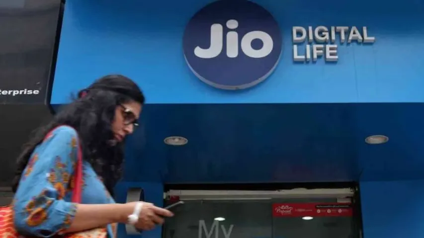 Jio: జియో యూజర్లకు బిగ్ షాక్‌.. 25 శాతం పెరిగిన టారిఫ్