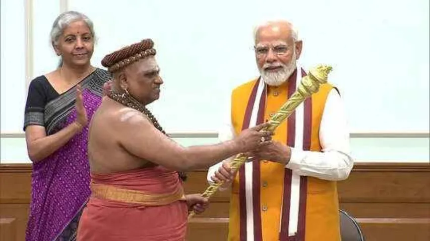 రాజదండం పై మరోసారి రాజకీయ విమర్శలు!